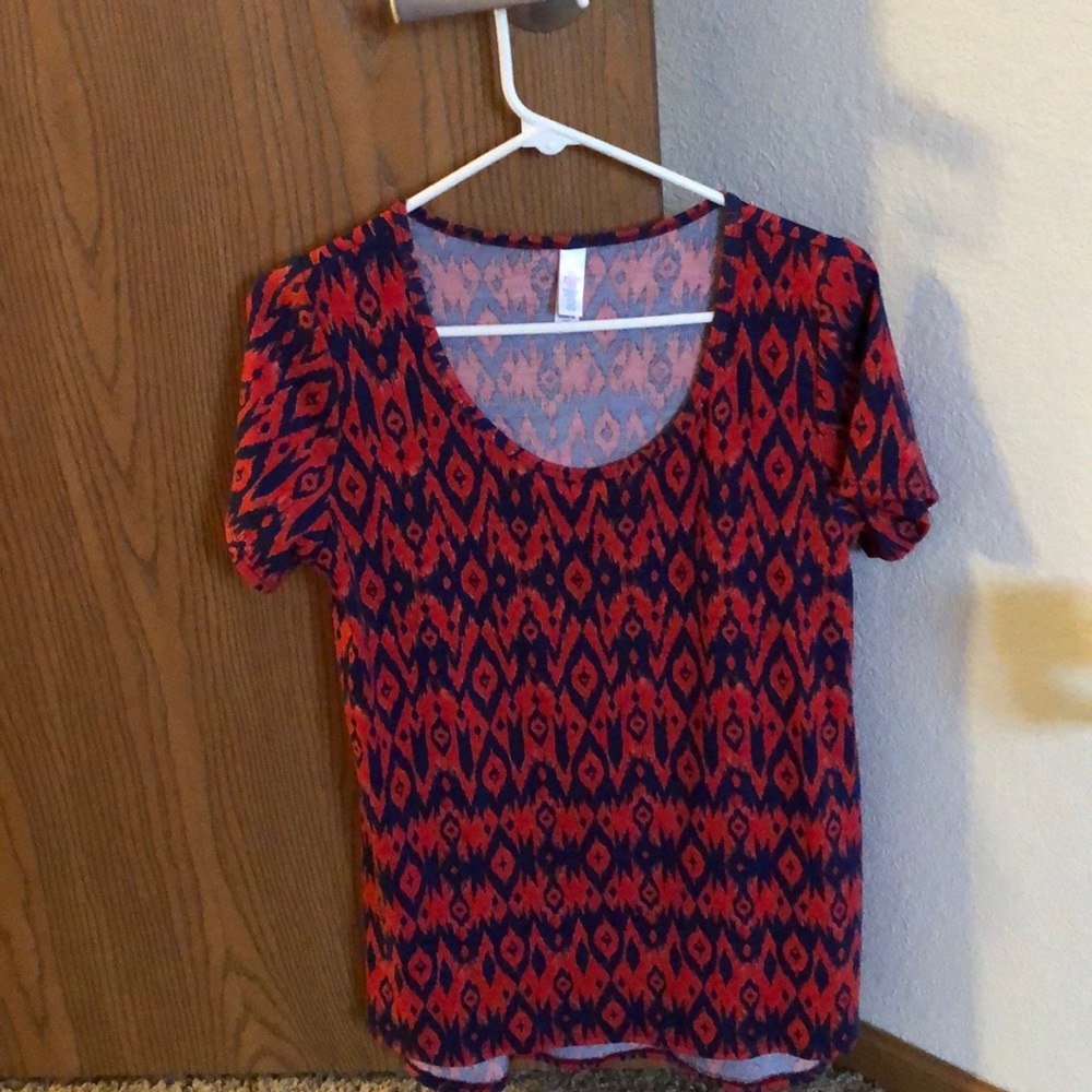 Short sleeved loose fitted shirt